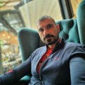 "Živeli smo u vešernici": Igor X detinjstvo proveo u zajedničkim prostorijama zgrade, a onda je majka napustila oca