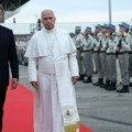 Lav XIV završio posetu Francuskoj: U Mecu predvodio misu kojoj je prisustvovao Makron