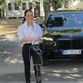 (Video) Ceca u uskim pantalonama pokazala izvajano telo Čizme preko kolena, progovorila o mlađem kolegi: "Volim ga, on to…