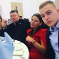 Ova porodična fotografija je danas posebno bolna: Andrijana Lazić u zagrljaju najmilijih, ništa nije slutilo na tragediju…