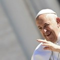 Papa stigao na samit G7, dočekala ga Đorđa Meloni
