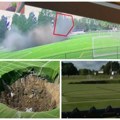 Kamere uhvatile nadrealnu scenu Rupa od 30 metara razjapila se posred sportskog terena (video)
