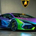 Lamborghini Revuelto koji menja boje