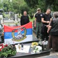 Pomen vojniku 549. Motorizovane brigade „Car Dušan Silni“ Stanislavu Majorošu, poginulom 1999. Naša je obaveza da heroje…