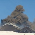 Erupcija Etne na Siciliji: Ogroman stub dima su diže u nebo, ljudi beže u panici (VIDEO)