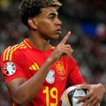 Fudbalski svet u neverici! Nesportski potez Jamala, a onda mu je Ronaldo očitao lekciju (video)