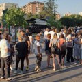 Da se čuje i moj glas i smenimo ovu vlast: Potpisivanje peticije za vanredne izbore u Kragujevcu (FOTO)