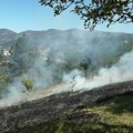 Drama u selu kod Čačka, jedna osoba teško povređena Vatra progutala voćnjak, meštani u strahu (foto)