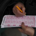 Bio im ispred nosa Baka i deka osvojili 12 miliona evra na lutriji, a umalo zaboravili tiket