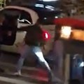 (Video) Brutalna tuča u centru Beograda Mladići se davili, pesničili i šutirali zbog svađe u saobraćaju