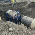 Ova cev ostavila je bez vode preko 100.000 ljudi u Zapadnoj Srbiji: Ekipe se nadljudskim naporima bore da što pre reše novi…