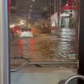 Totalni kolaps u Beogradu nakon nevremena: Ulice pod vodom, saobraćaj u ovim delovima prestonice stao! (video)