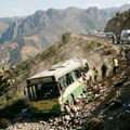 Autobus smrti pao u provaliju: Stravična nesreća na severu Alžira - desetine mrtvih, spasioci izvlače žrtve (foto/video)