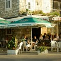 Marija je otišla u Italiju na more i u restoranu tražila da joj jače ispeku jaja, a onda je pročitala poruku na računu i…