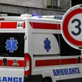 Mladići bacili saobraćajni znak na vozilo Hitne pomoći kod Kragujevca: Unutra bio pacijent, usledila drama