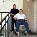 "Amputirali su mu nogu, ne mogu sam da ga nosim": Radovan je napustio posao i brine o teško bolesnom sinu