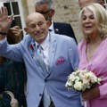 U Normandiji se venčali stogodišnji američki veteran i njegova verenica od 96 godina