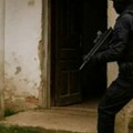 Masovna tuča ispod Golije: Interventna upala u kuću jednog od učesnika i otkrila arsenal oružja: U sukobu korišćene i sekire…