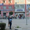 Pred početak protesta naprednjaka strpali Kuku u policijski auto, tvrde da nije uhapšen već samo legitimisan