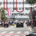 Protest ispred Kliničkog centra Vojvodine zbog hapšenja tehničara te ustanove