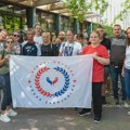 Zrenjaninci masovno ispred zgrade sud-a u Novom Sadu! Podrška uhapšenoj Miljani i njenoj majci Dragani Za Miljanu i Draganu