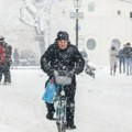 Desetine ljudi umrlo od smrzavanja u Poljskoj. Stiže najhladnija noć, temperatura pada na minus 29 stepeni!