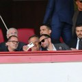 Hit scena u loži delegacije Partizana na večitom derbiju: Pravi se selfi pored Peđe Mijatovića