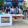 Uz kolače, limunadu i veliko srce srednjoškolci iz Leskovca pomažu svojoj drugarici koja boluje od raka