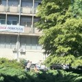 Opsadno stanje u osmospratnici u Leskovcu! Zgrada hitno isražnjena, policija na terenu