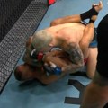 Узнемирујући видео! Крв шикља на све стране: Најбруталнији нокаут на УФЦ вечери шокирао целу Арену! Судија одмах прекинуо меч!…