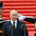 Grljenje sa narodom, ovacije i crteži: BBC dešifrovao Putinova pojavljivanja nakon pobune Vagnera - predstavio se kao čovek…
