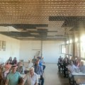 Ponovo u učionici: Bivši srednjoškolci u Šipovu proslavili 20 godina mature (video)