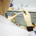 WHO upozorio na nevjerojatno niske stope cijepljenja protiv korone i gripe