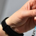 AstraZeneka priznala da njena vakcina protiv kovid-19 može izazvati nuspojave