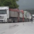 AMSS: Automobili na Bačkim Vinogradima čekaju sat vremena, kamioni na Batrovcima četiri sata