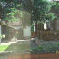 Folk pevač ima raskošno imanje usred šume: Staru kuću pretvorio u glamuroznu vilu, ogradio kamenom, a u dvorištu funura…