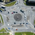 Luda vožnja: Teslin autopilot suočen sa najopasnijim kružnim tokom u Evropi VIDEO