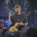 Logo novog albuma Eda Širana na dresovima Barselone