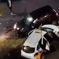 Srča po putu, automobili razbijeni: Saobraćajna nezgoda u Podgorici: U udesu učestvovalo i taksi vozilo (video)