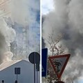 Gore šatori ispred Skupštine Srbije: Vatrogasne ekipe na terenu