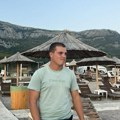 Миодраг (19) са Златибора конобарисао на плажи, наплаћивао лежаљке и уштедео да купи аутомобил (фото)