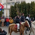 (BLOG) „Ili oni ili mi“: Studenti blokirali magistralu i ključne saobraćajnice u Novom Pazaru (VIDEO, FOTO)