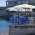 Budva i Herceg Novi puni gostiju iz Srbije: Građani masovno za vaskršnje praznike otišli na more - ovo su trenutne cene na…