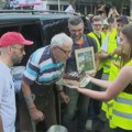 (VIDEO) Iznenađenje studenata: Na skupu se pojavio i deka Veroljub kog je automobilom udario muškarac kod Pravnog