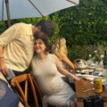 Trudna Nika Fehmiju pokazala trudnički stomak u uskoj haljini: Branka Petrić postaje prabaka! (foto)