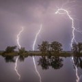 Ženu udario grom na Krku! "Nosila je suncobran, helikopterom je prebačena u Rijeku"