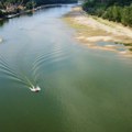 Problemi na Dunavu kod granice sa Srbijom: Nasukao se brod-hotel pun turista!