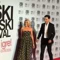 Oni večeras otvaraju Niški filmski festival: Anđelka zablistala na crvenom tepihu, pored nje glumac o kojem svi pričaju