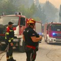 Žena (76) teško povređena tokom požara na Braču, pala sa broda i počela da se davi