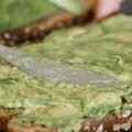 Brzi proteinski doručak za 5 minuta: Dodatak zbog kog je tost sa avokadom duplo zasitniji